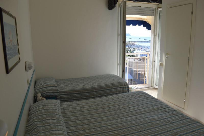 Hotel Amelia Fano Extérieur photo