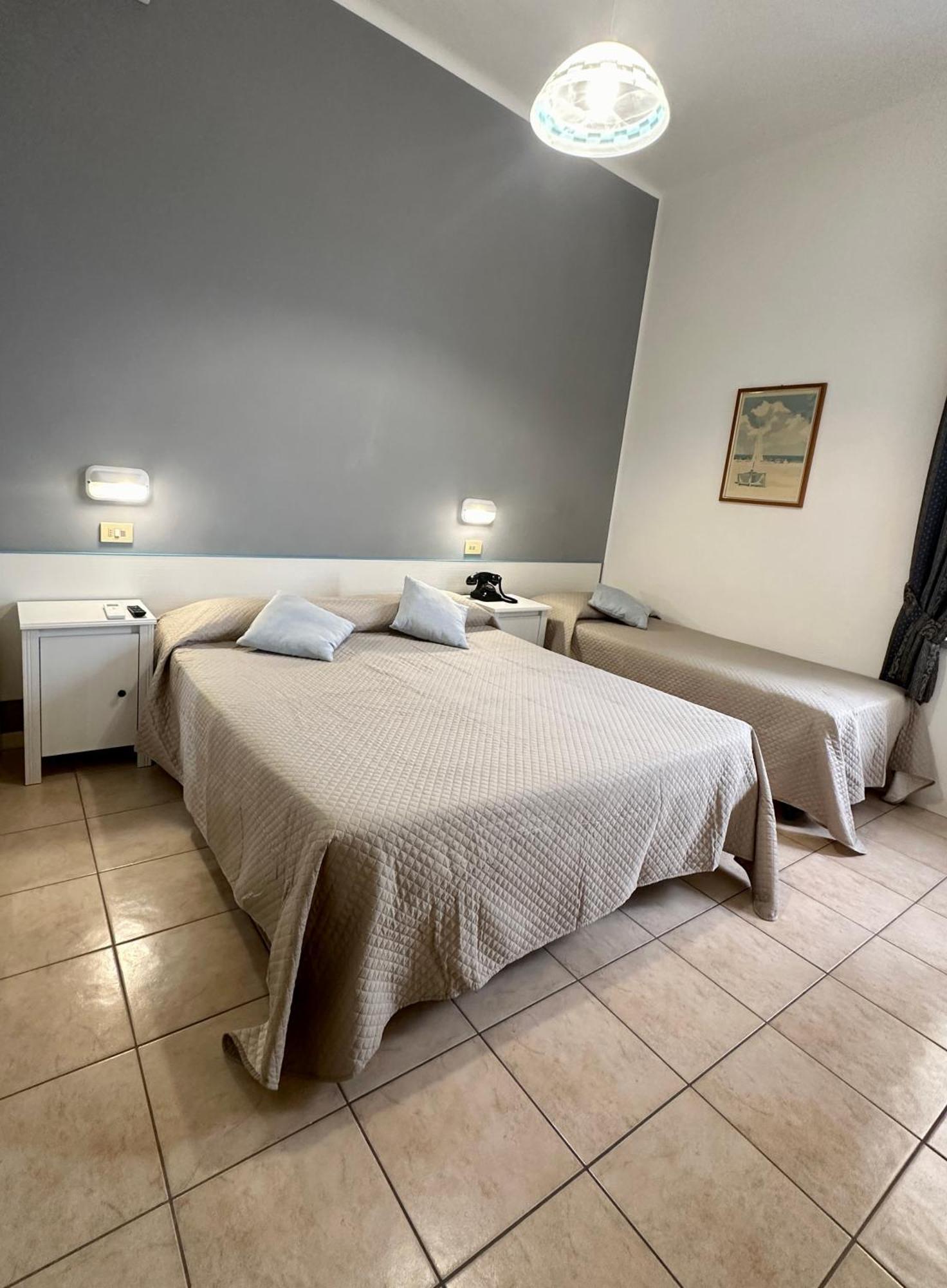 Hotel Amelia Fano Extérieur photo