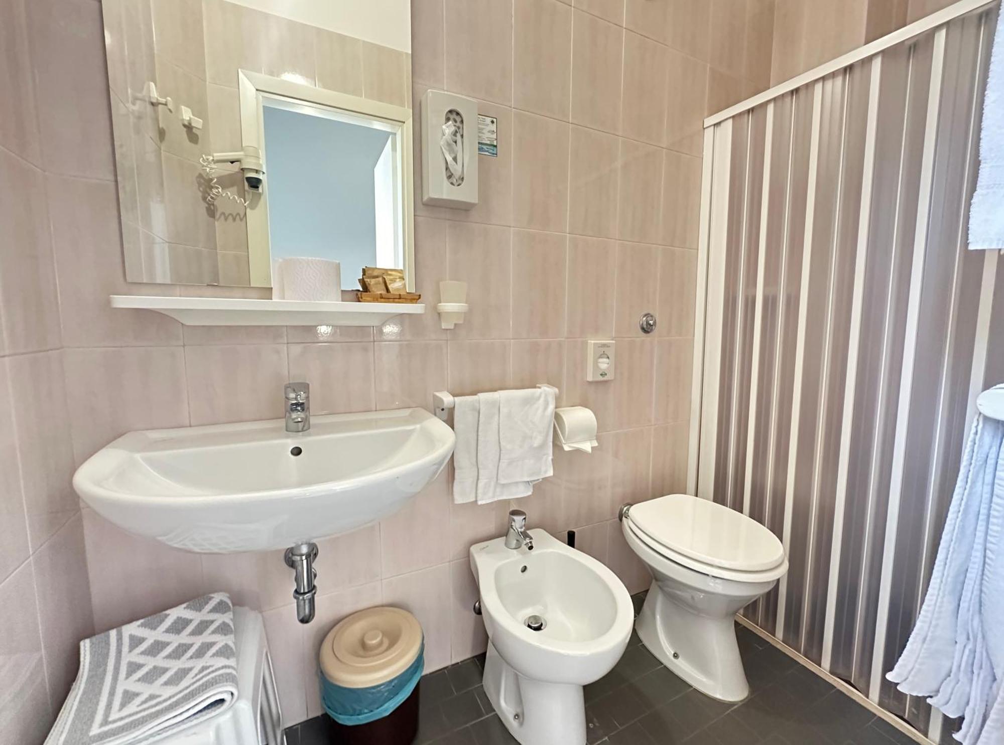 Hotel Amelia Fano Chambre photo