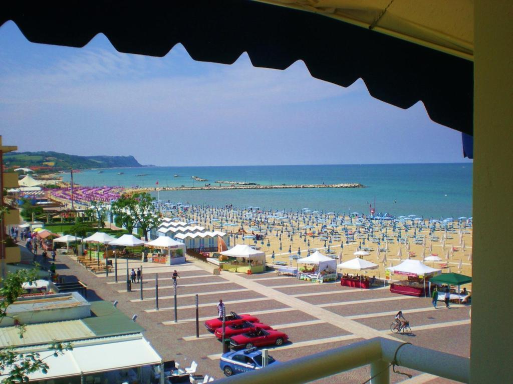 Hotel Amelia Fano Extérieur photo