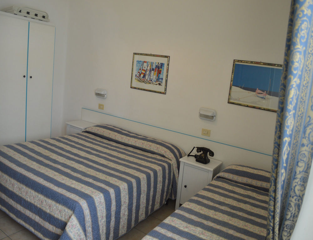Hotel Amelia Fano Extérieur photo