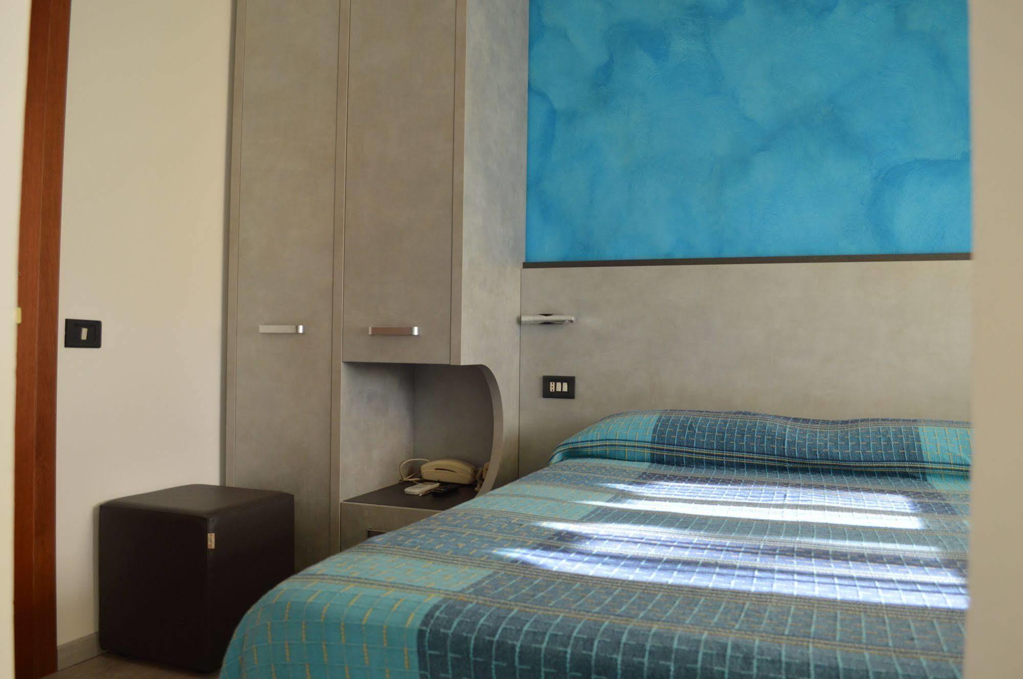 Hotel Amelia Fano Extérieur photo