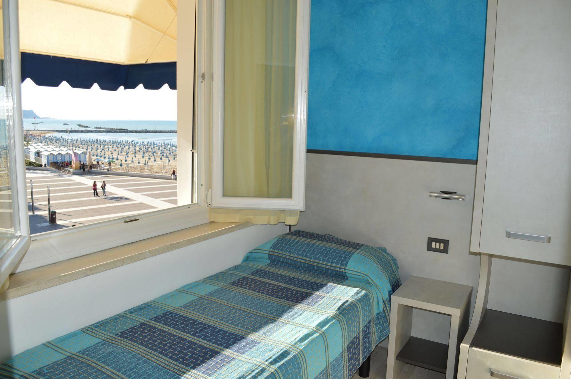 Hotel Amelia Fano Extérieur photo